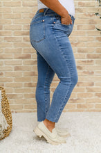 Load image into Gallery viewer, Becca Hi-Waisted Embroidered Pocket Relaxed Jeans