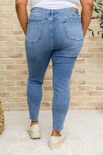 Load image into Gallery viewer, Becca Hi-Waisted Embroidered Pocket Relaxed Jeans